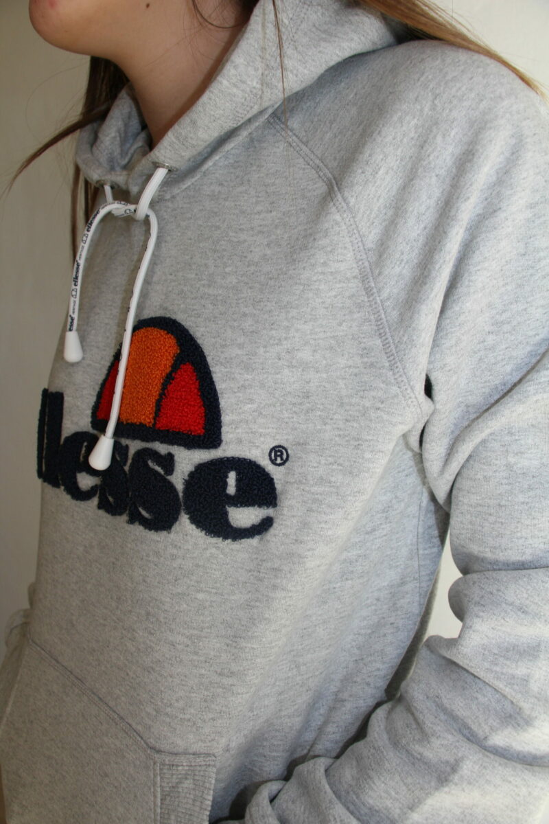 ELLESSE - Sweat Brodé Gris – Image 3