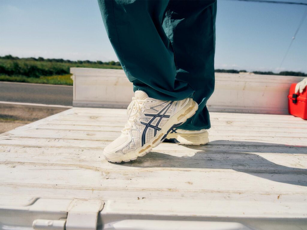 sneakers Asics kayano 14 noir black white chez sport aventure à Orange