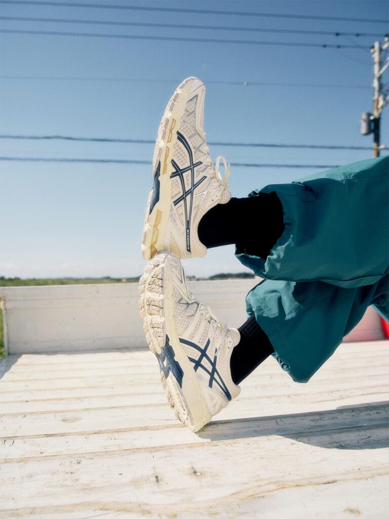 sneakers Asics kayano 14 noir black white chez sport aventure à Orange