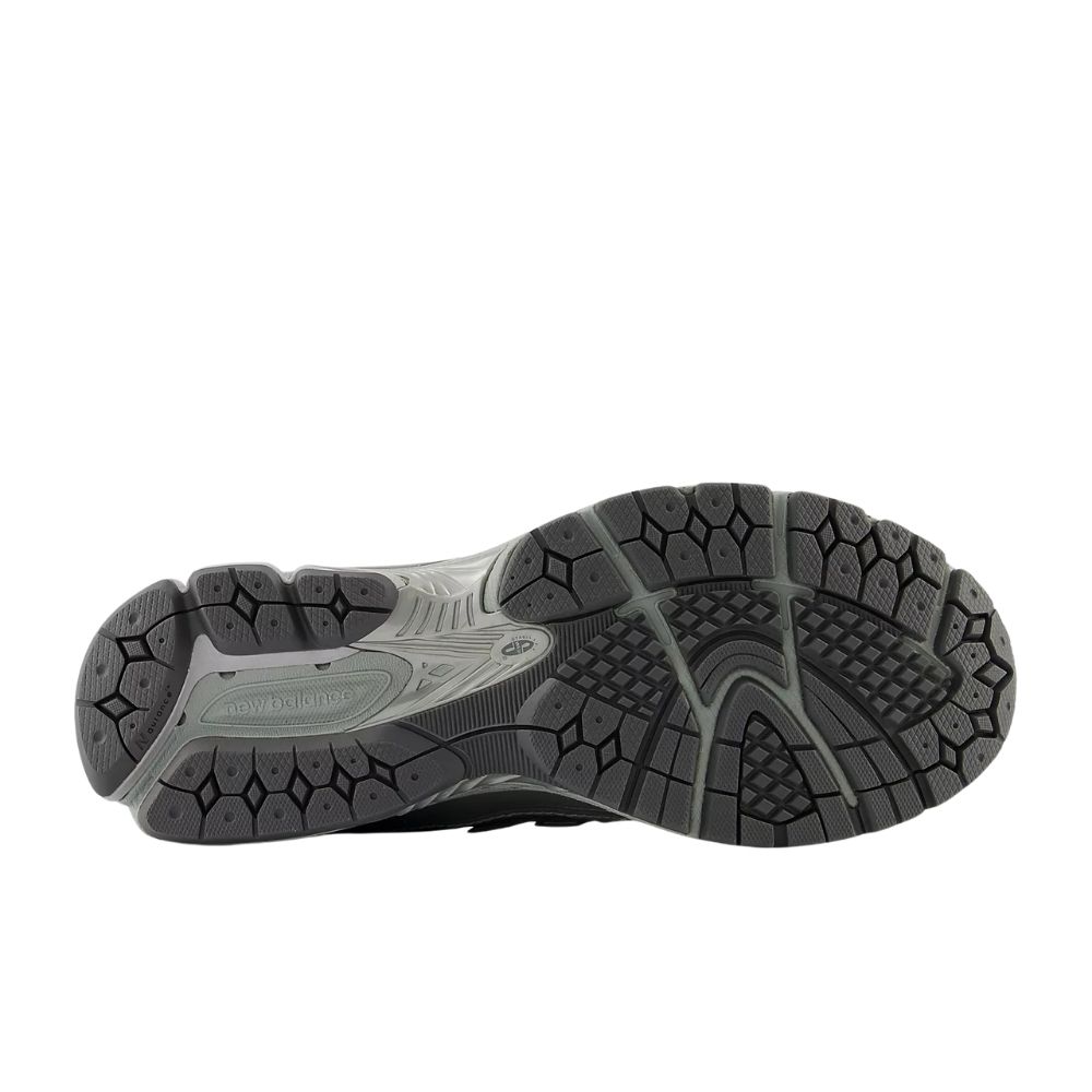 chaussures new balance homme 2002R BLACK chez sport aventure à Orange