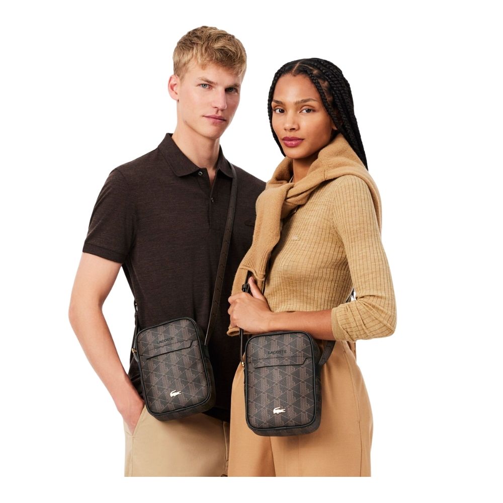 sacoche Lacoste monogramme brown croco doré vezrticale chez sport aventure à Orange