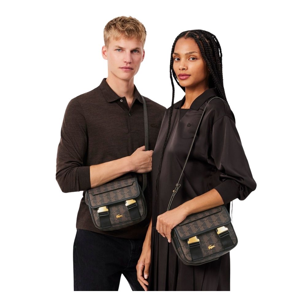 sacoche messenger Lacoste monogramme brown 2 boucles chez sport aventure à Orange