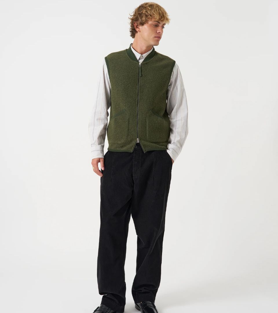 ZIP WAISCOAT universal works, gilet sans manches olive en laine chez sport aventure à Orange